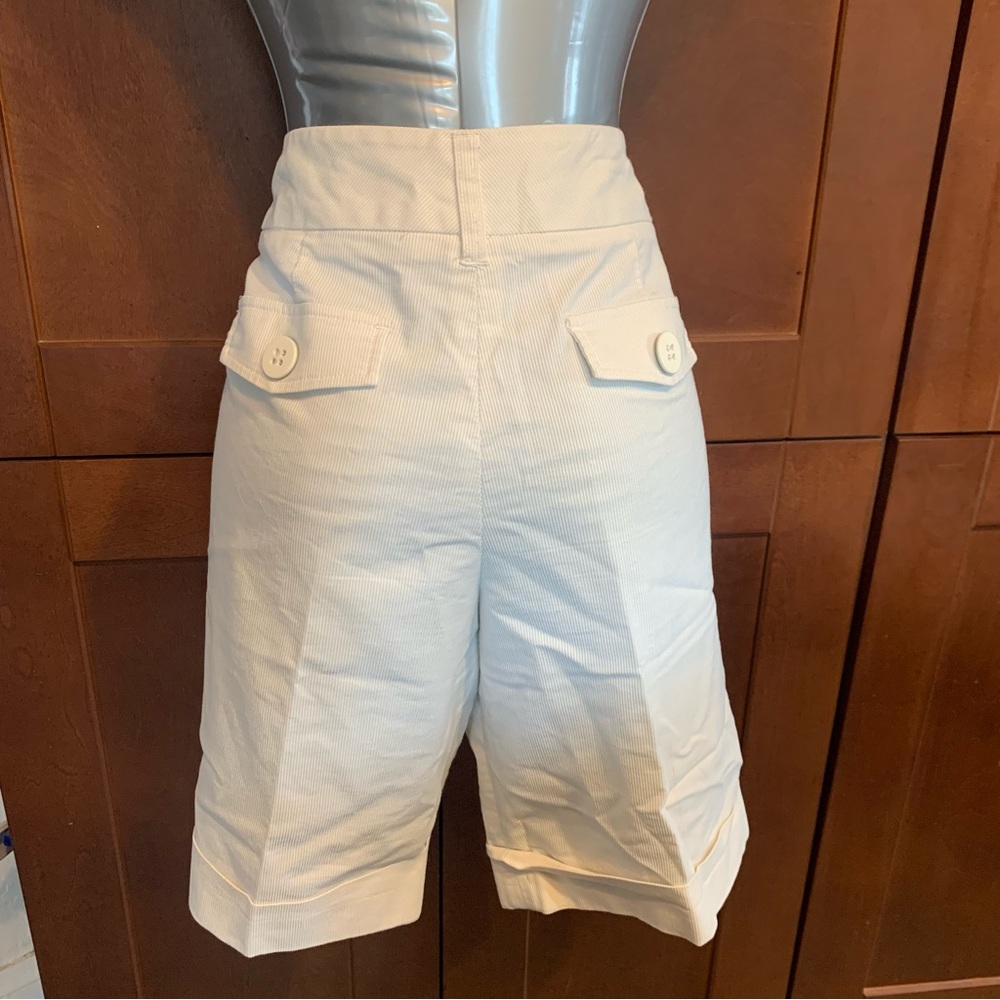 Size 13 ribbed walking shorts off white